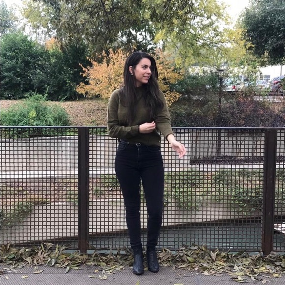 Meet your Posher, Keyla 🩷✨ - Picture 1 of 1